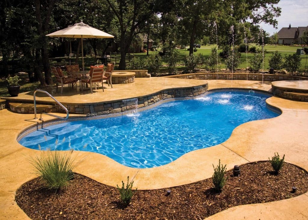 In-ground fiberglass pool for Maryland homeowners