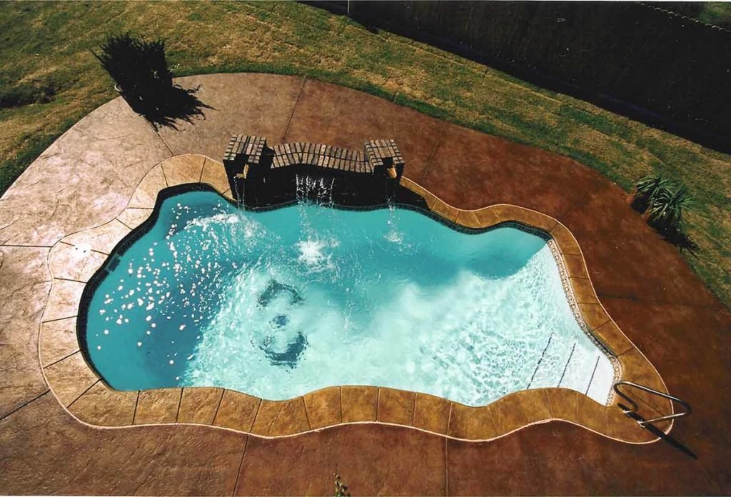 In-ground fiberglass pool for Maryland homeowners