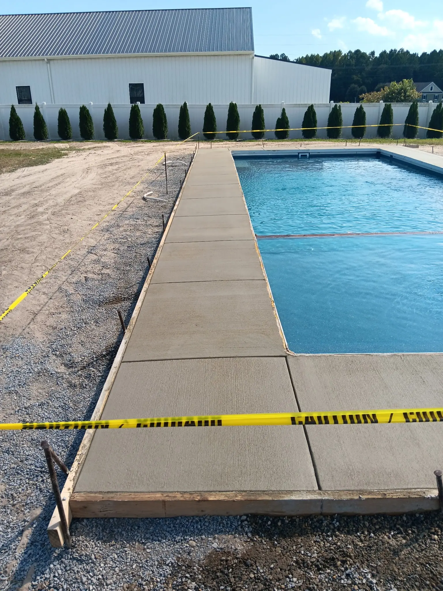 In-ground fiberglass pool for Maryland homeowners