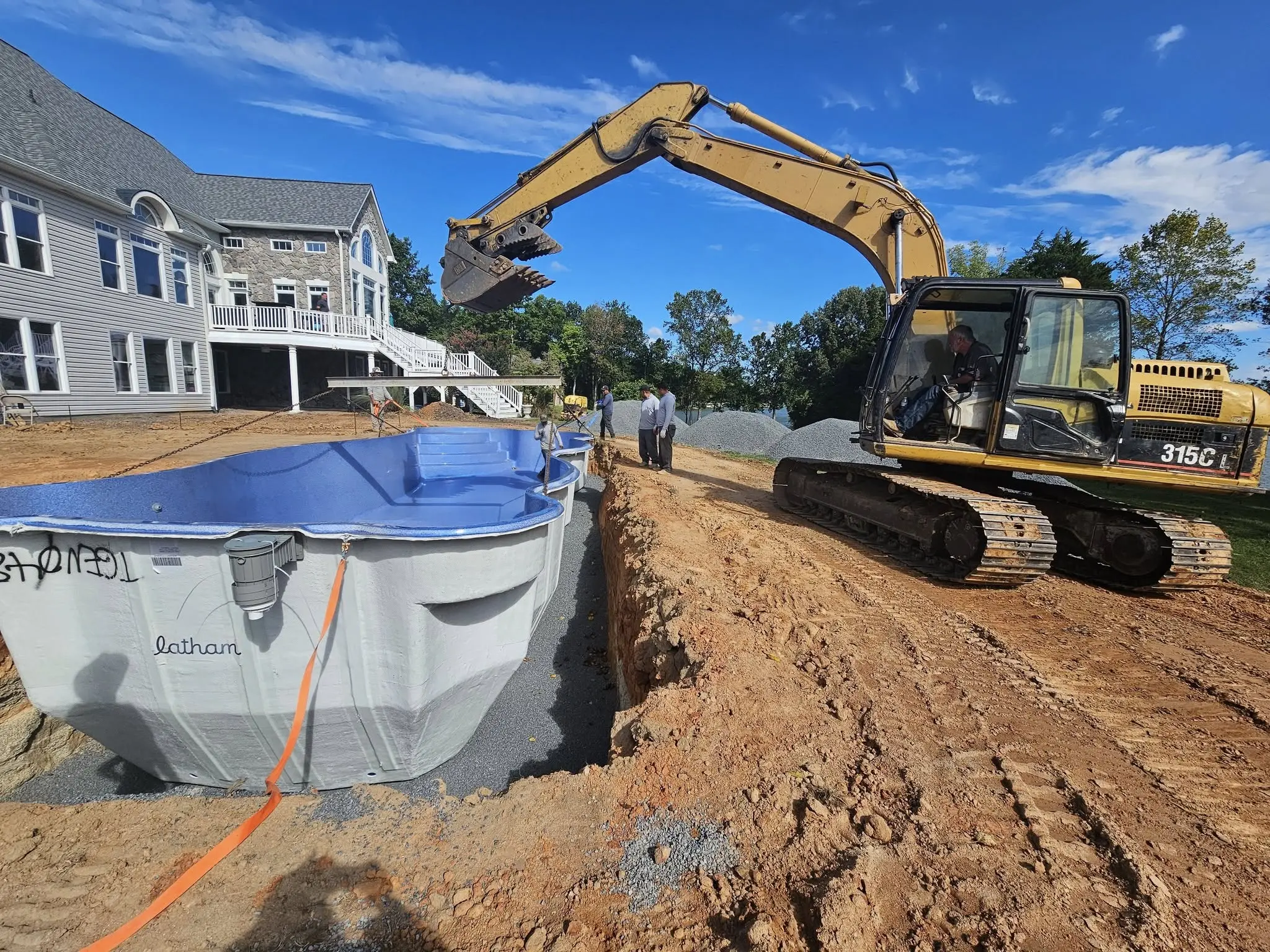 Custom fiberglass swimming pool installation in Delaware