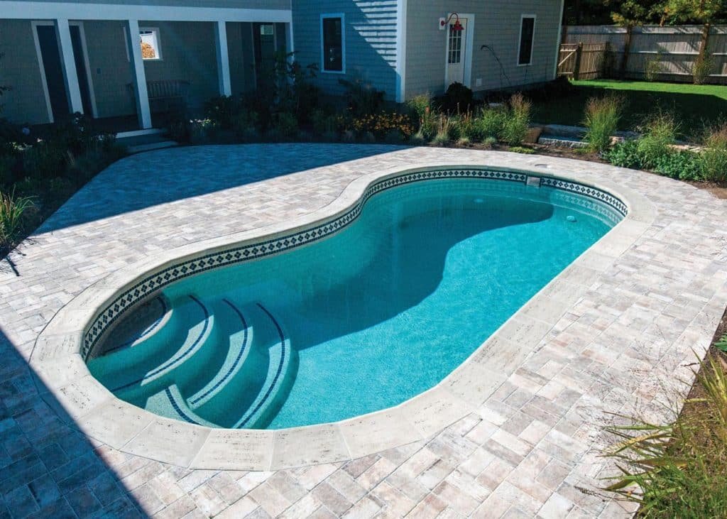 In-ground fiberglass pool for Maryland homeowners