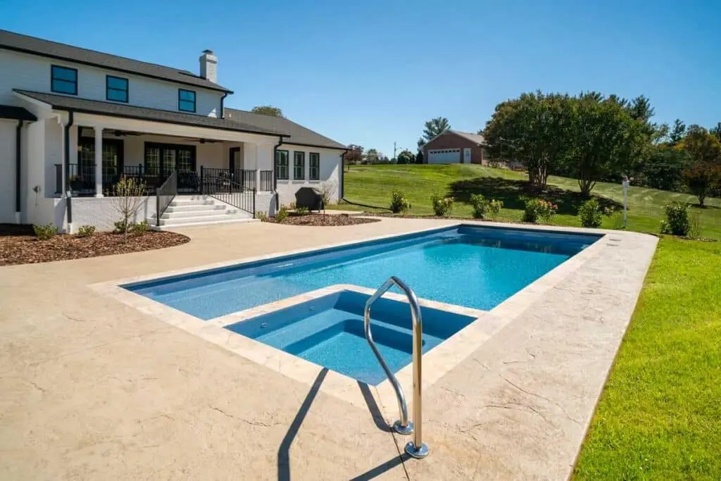 In-ground fiberglass pool for Maryland homeowners