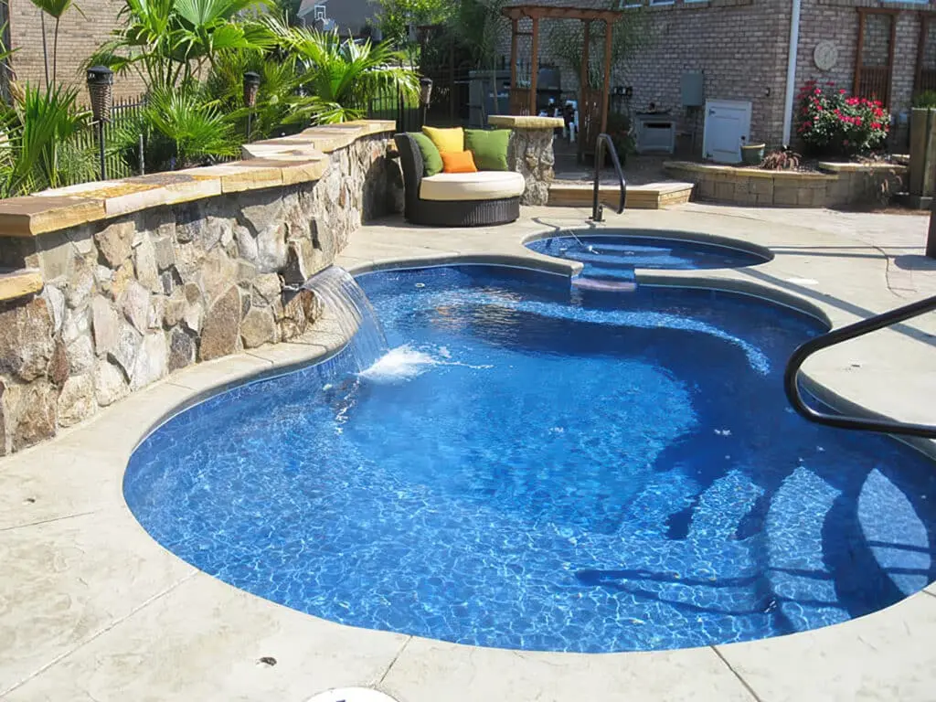 Delaware fiberglass swimming pool with modern design