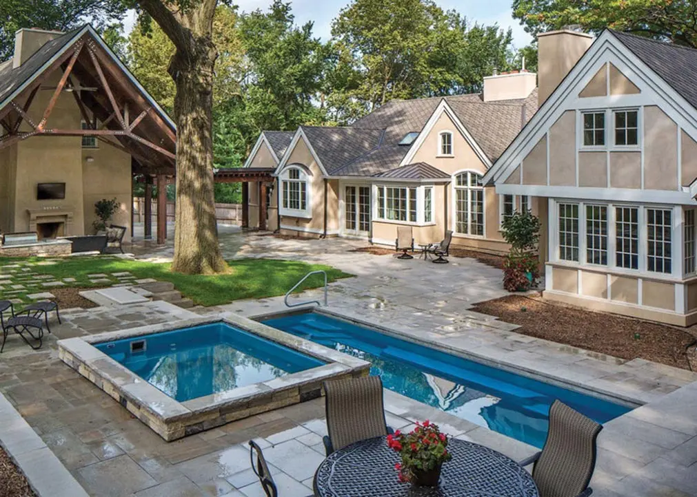 Delaware fiberglass swimming pool with modern design