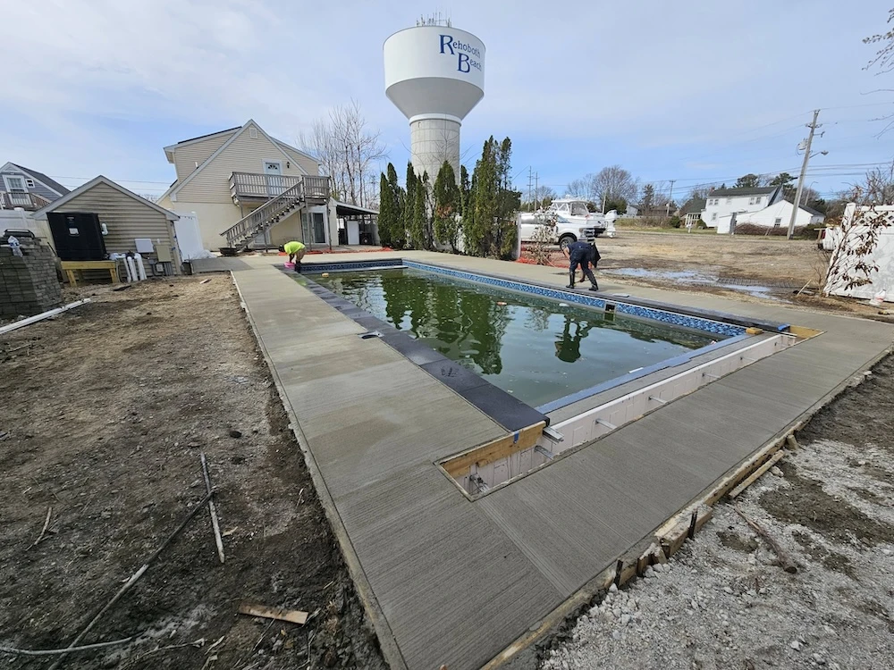 Delaware fiberglass swimming pool with modern design